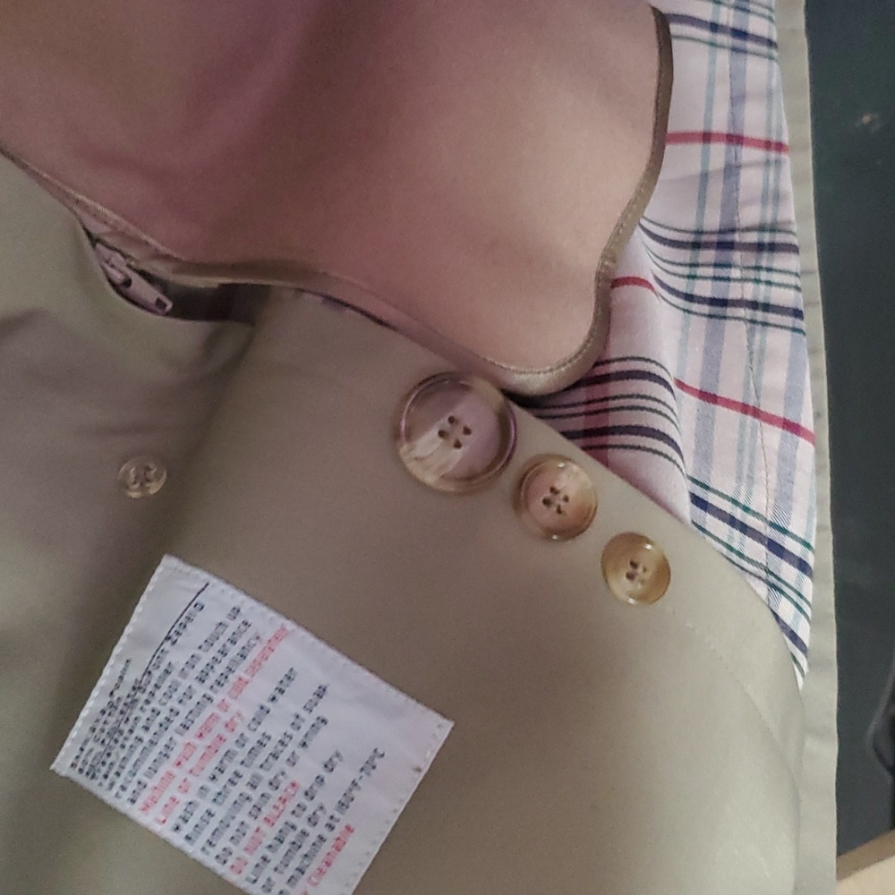 Brooks Brothers trench coat - Picture 13 of 16